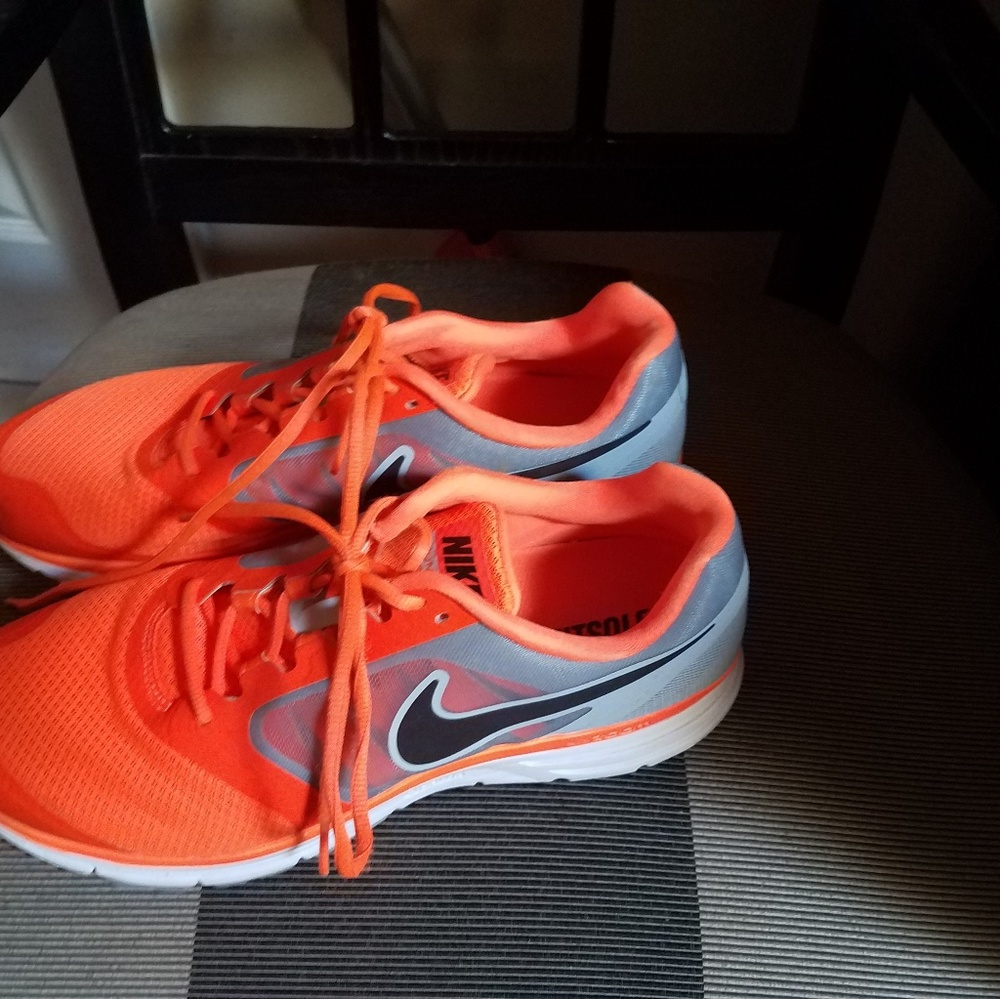 Men tennis shoes